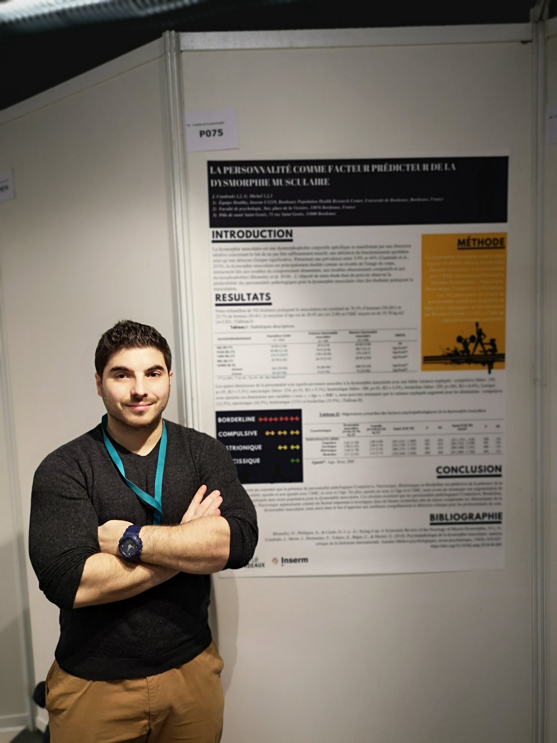 Jérôme Cuadrado devant son poster au congrès de L'Encéphale 2019